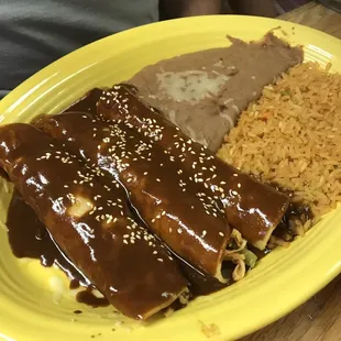 Mole enchiladas