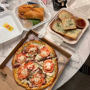 Cheese bread , pesto pizza with pepperoni and sausage, and Amina sub! All very good!!!