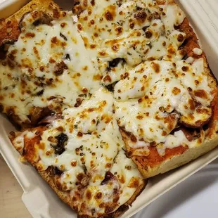 pepperoni and mushroom french bread pizza