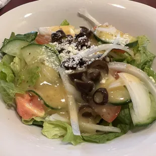 10/21/2022 - side salad (came w/ dinner plate)