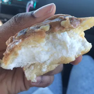 The longjohn caramel something donut. DEE-Vine.