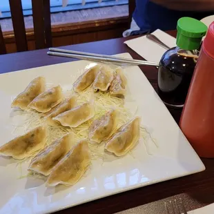 Mandoo Vegan Dumplings: Great starter that does not sit too heavy before a meal