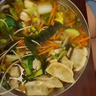 Mandoo Noodle Soup