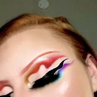 Wavy rainbow cut crease