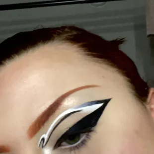 Winged Graphic liner