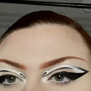 Winged Graphic liner