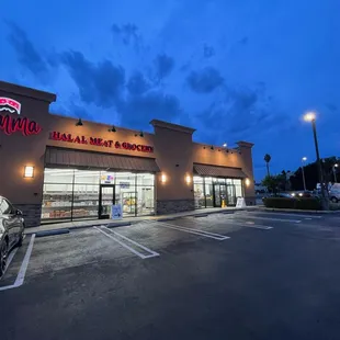 the outside of a restaurant