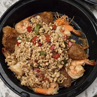 THAI STAR Minced chicken and bell peppers sautéed with fresh chili sauce and accompanied by whole shrimp and Hoi Jor