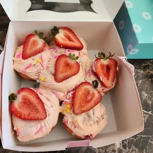 half dozen strawberry cupcakes