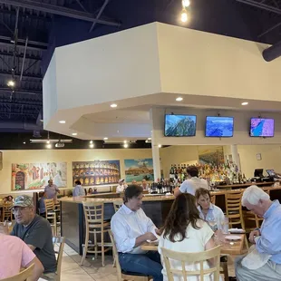 Dinning area and bar