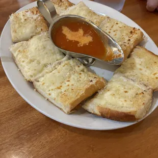 Garlic cheesy bread