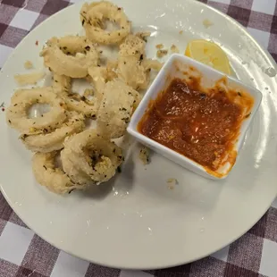 Calamari with dipping marinara.  8/10 Very good - breaded and fried well.