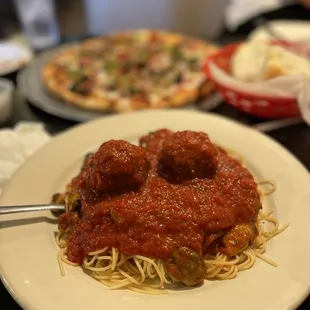Spaghetti with meatballs and mushrooms!