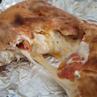 Pepperoni Calzone, lots of cheese. Pretty simple and tasty.
