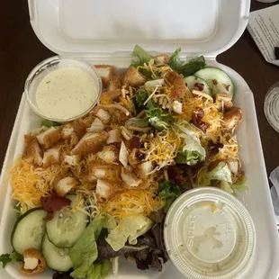 Very impressed with my amores crunchy salad!!!