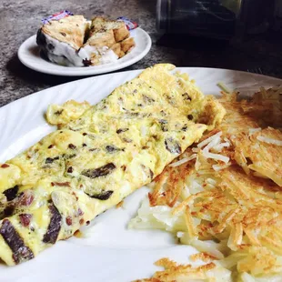 Bacon &amp; mix cheese (jack &amp; cheddar) omelette w/ potatoes &amp; raisin toast.