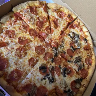 Pepperoni pizza, half w mushrooms
