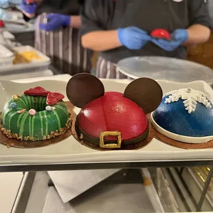 Holiday cakes
