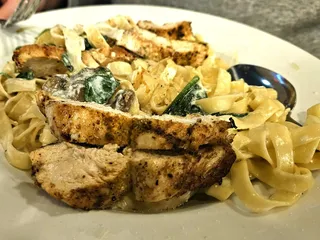 100 Main Restaurant & Bar