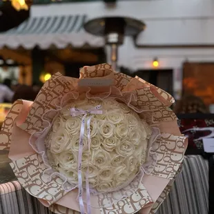 @VIFLORA__ bouquet with another gorgeous view of the center of the restaurant.