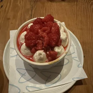 White chocolate pudding with raspberries