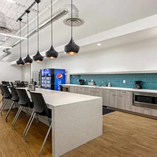 Quiring Project, Pontiac Building