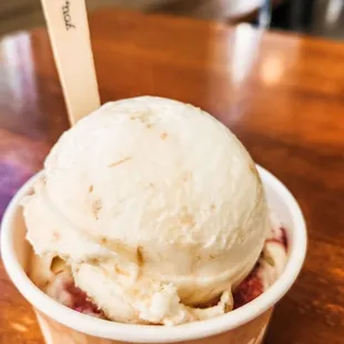 Top: peach Bottom : blackberry crisp