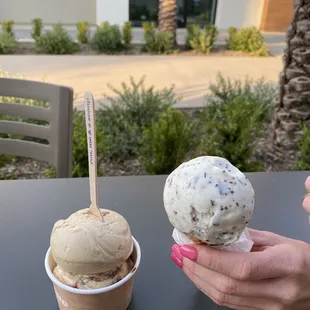 Bordeaux &amp; coffee- cup Mint chip- cone