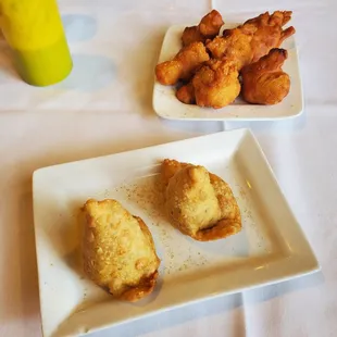 Vegetable samosa &amp; vegetable pakora