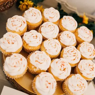 White Wedding Cupcakes with Buttercream Frosting