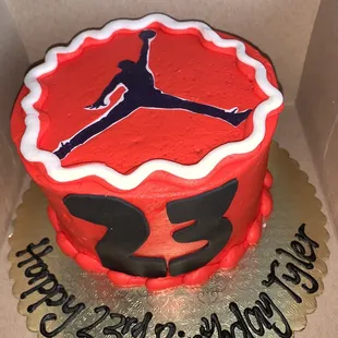 I ordered red velvet Oreo filling with butter cream outside butter cream tasted like regular. No Oreo filling. The worst.