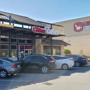 Front of restaurant and parking.