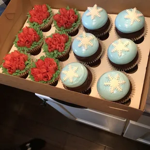 Red rose and snowflake cupcakes