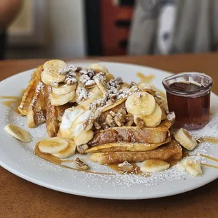 French Toast: we added banna, nutes and caramel sauce.