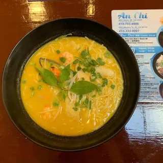 5. Pho Hai San/ Seafood Noodle Soup