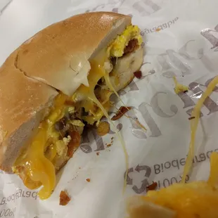 I come to Uncommon for breakfast sandwiches.  The cooks use an appropriate amount of bacon egg and cheese.  I always ask for cheddar.