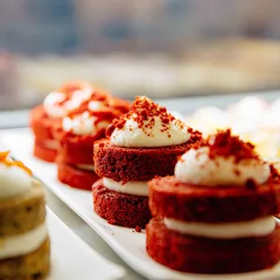 Perfect little cakes for gifts and sweet little snacks.