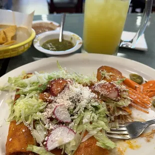 Enchiladas rojas de pollo y agua fresca de piña one of the best restaurant in San Leandro !!! The food is so good and the place is clean !