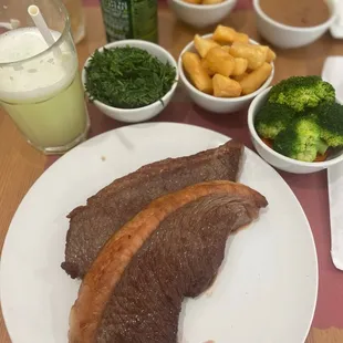 Steak  with yuca broccoli  and fresh limeade