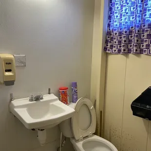 Bathroom. No mirror.