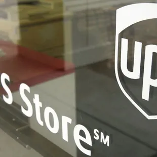 Contamos con el servicio de entrega de paquetería UPS.