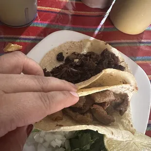 Tripa y barbacoa tacos