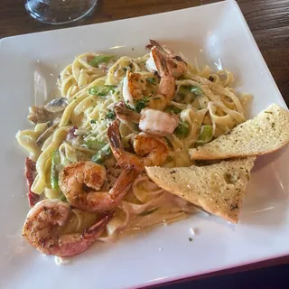 Anayas Grilled Shrimp & Fettuccine