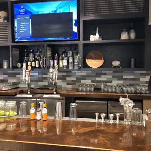 the bar and lounge