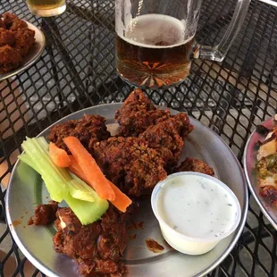 food, chicken, fried chicken wings, bbq wings, poultry, fried chicken, bbq chicken, chicken wings and fried chicken, chicken wings