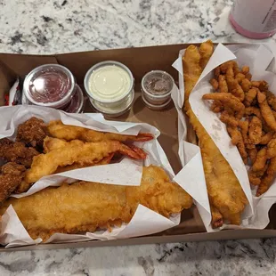 Sampler + fish and clam strips