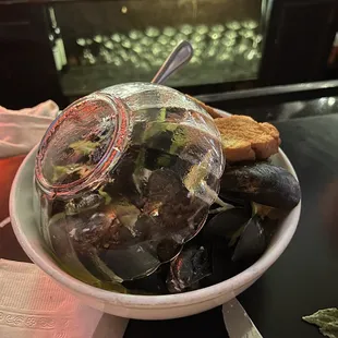 Mussels in garlic butter sauce - delicious!