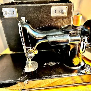 Singer Featherweight 221