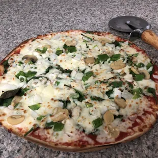 Garden veggie flatbread pizza