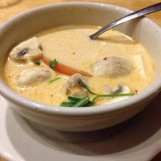 Tom Kha*